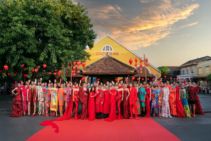 Phương Đông rực rỡ