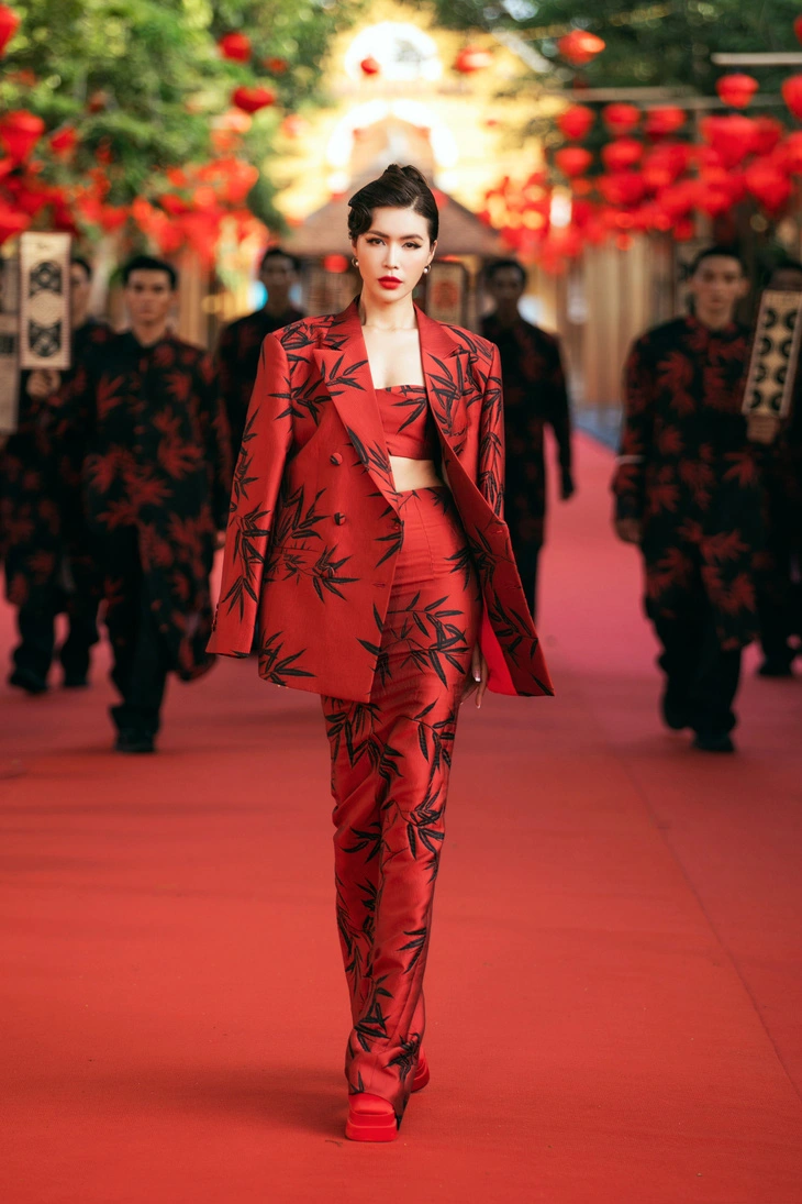 Phương Đông rực rỡ